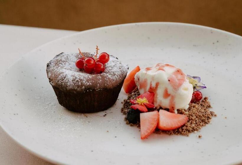 Grand View Hotel & Suites Copou