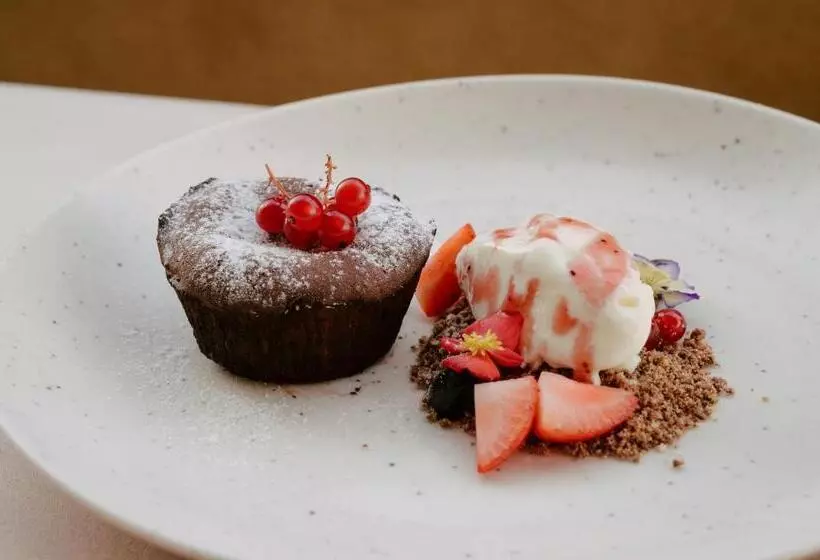 Grand View Hotel & Suites Copou