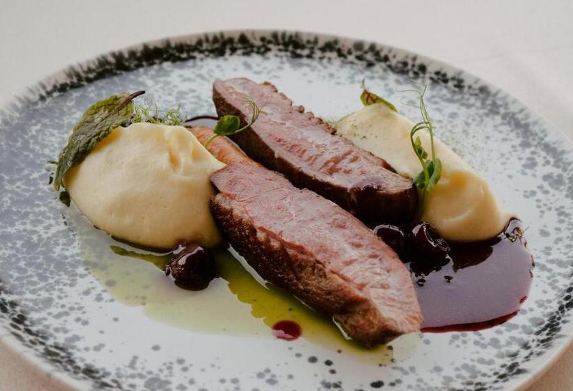 Grand View Hotel & Suites Copou