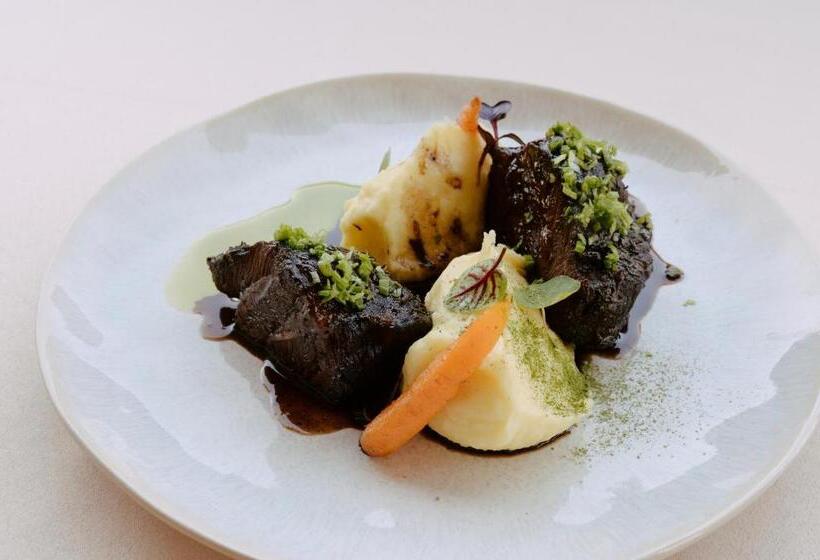 Grand View Hotel & Suites Copou