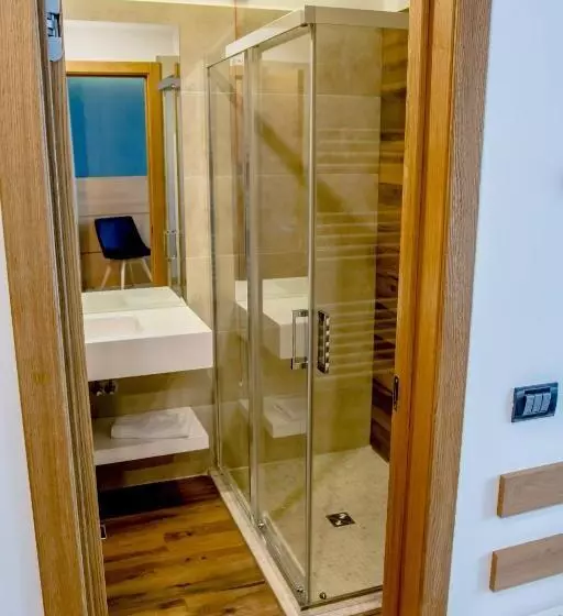 Grand View Hotel & Suites Copou