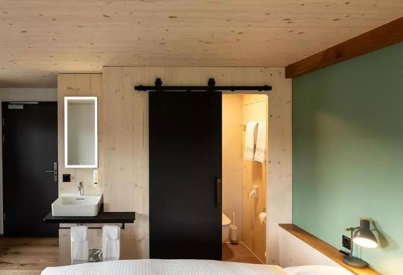 Hotelli Lindenhof Ebnet