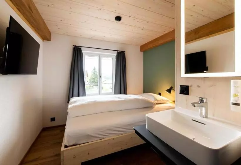 Hotelli Lindenhof Ebnet