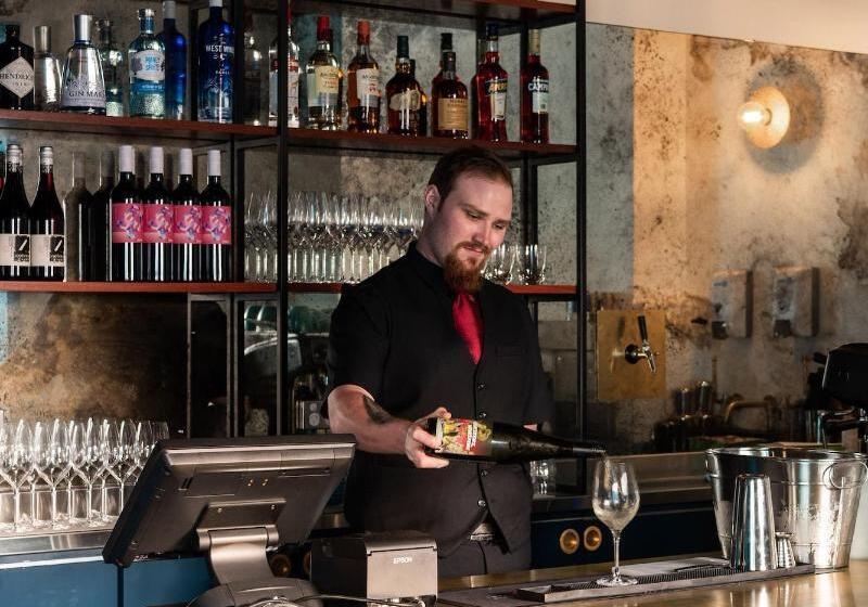 Warders Hotel Fremantle Markets