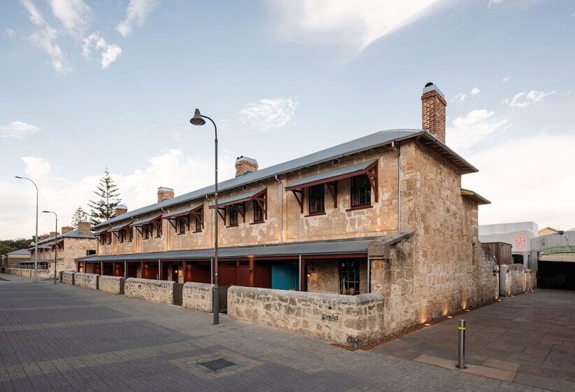 Warders Hotel Fremantle Markets