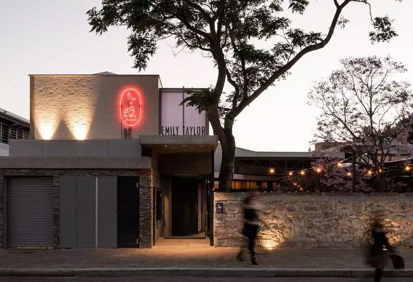 Warders Hotel Fremantle Markets