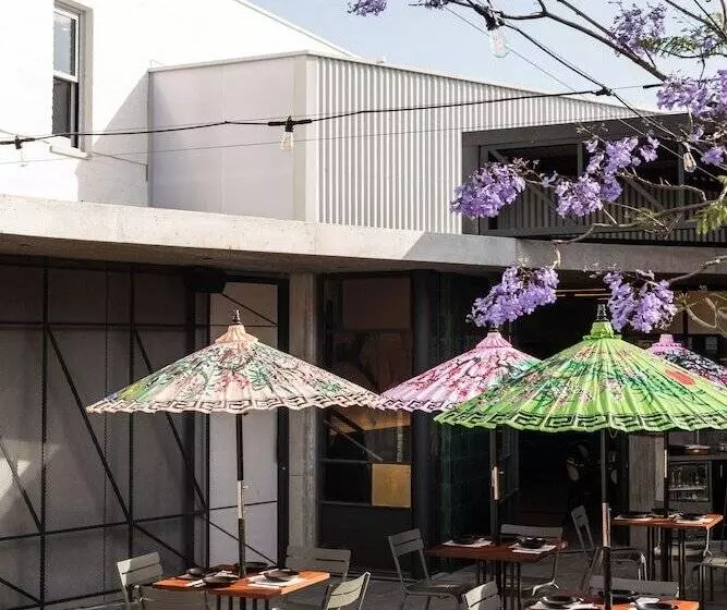 Warders Hotel Fremantle Markets