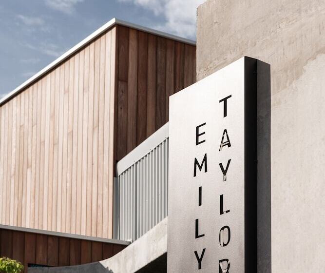 Warders Hotel Fremantle Markets