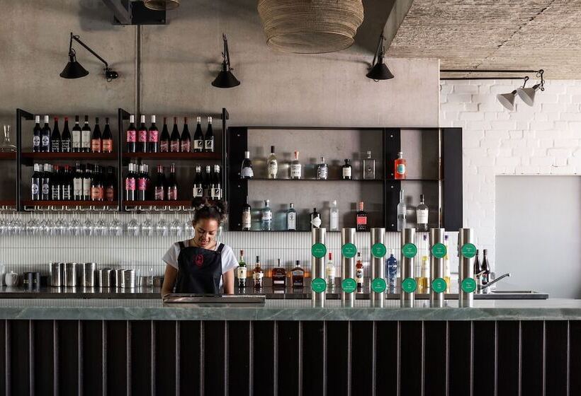 Warders Hotel Fremantle Markets