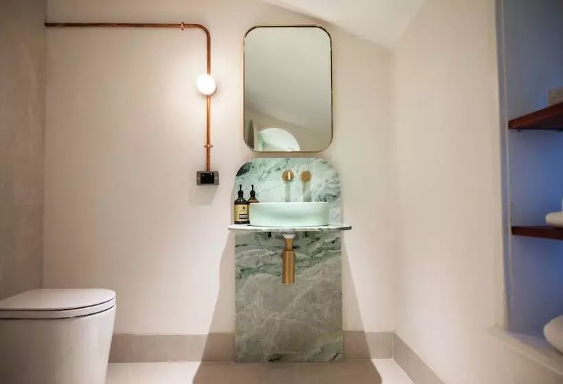 Warders Hotel Fremantle Markets