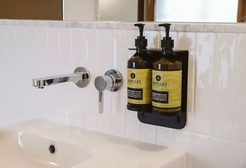 Warders Hotel Fremantle Markets