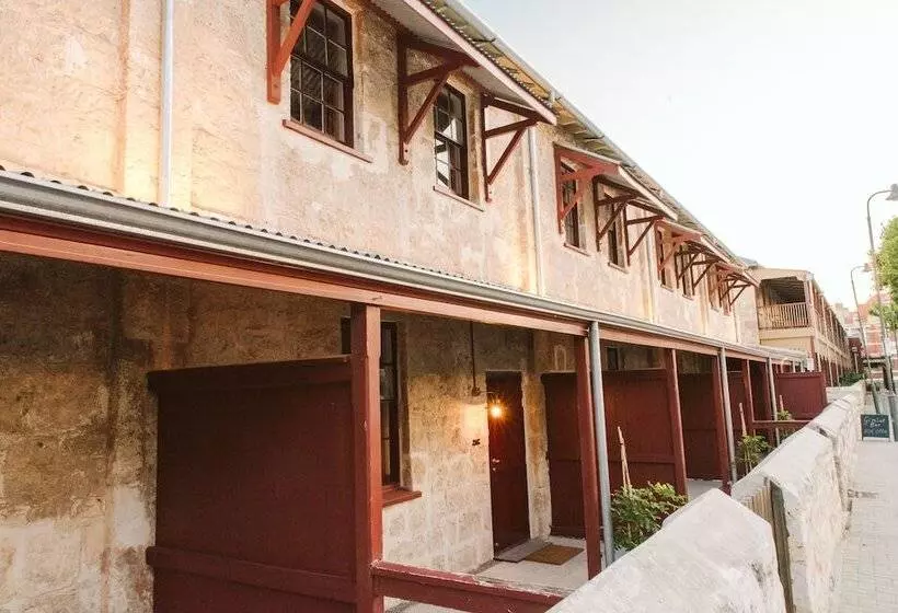 Warders Hotel Fremantle Markets