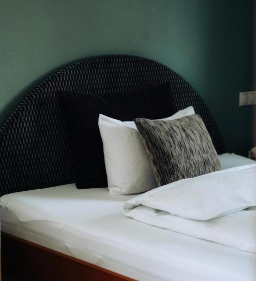 ユースホステル Molo Rouge