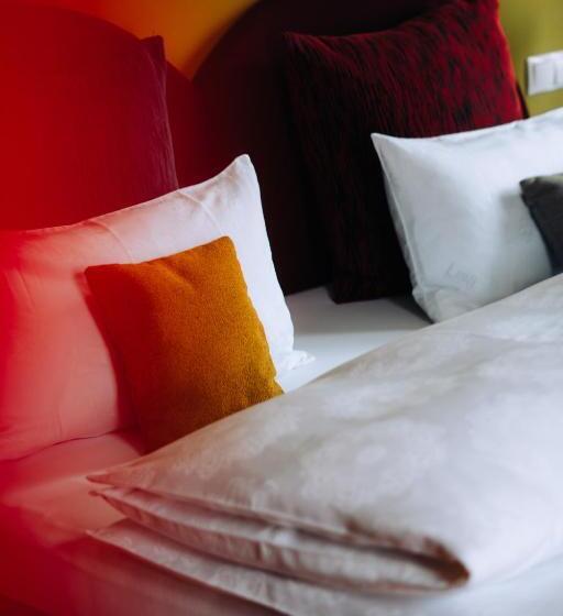 ユースホステル Molo Rouge