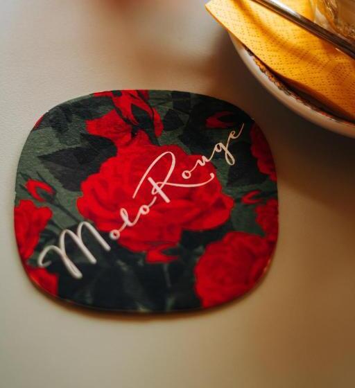 ユースホステル Molo Rouge