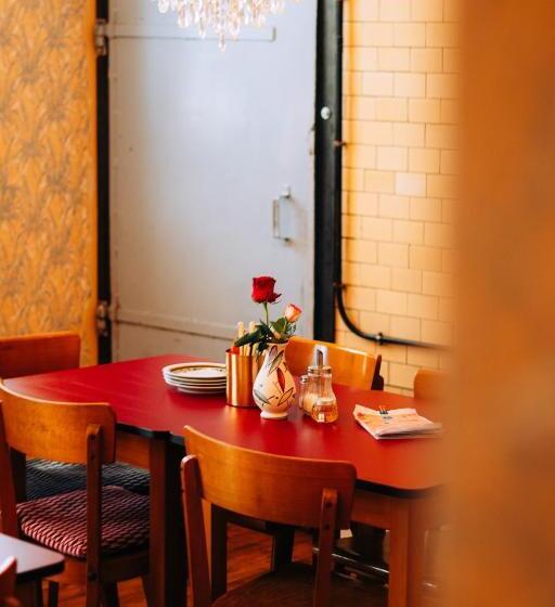 ユースホステル Molo Rouge