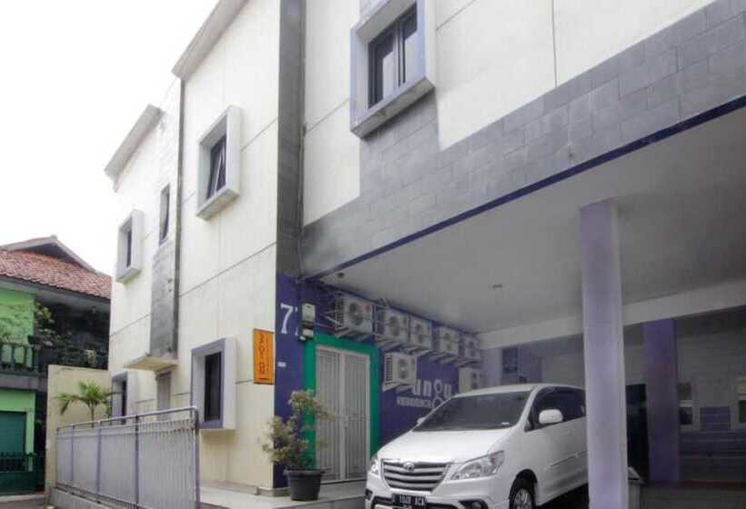 בית מלון כפרי Ungu Residence Syariah Bandung