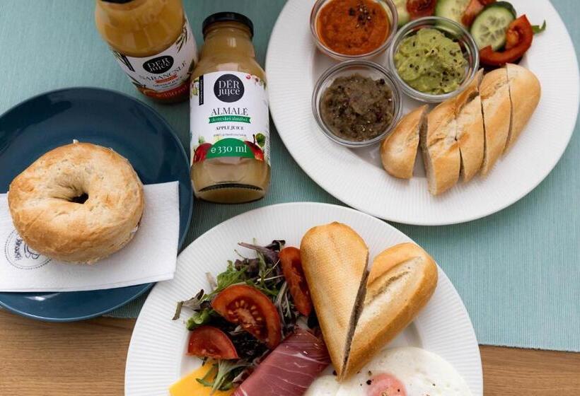 Roomstore Studio Apartments