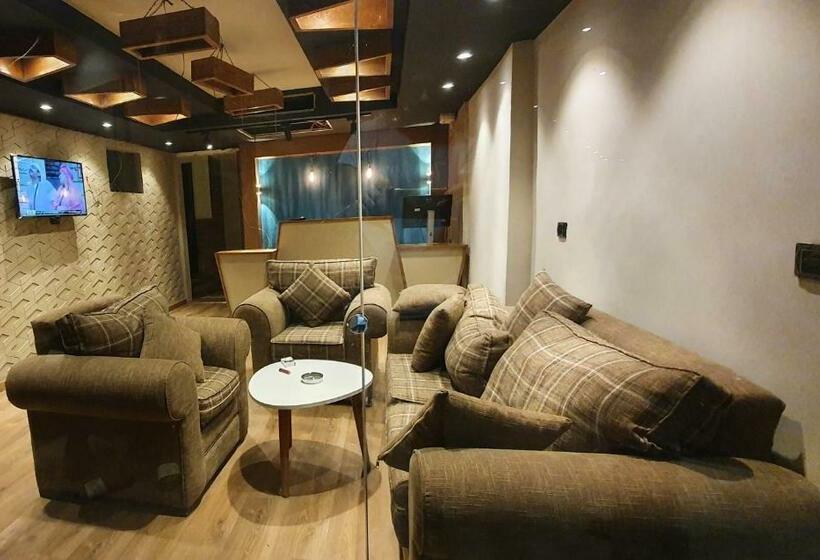 هتل Garden Season