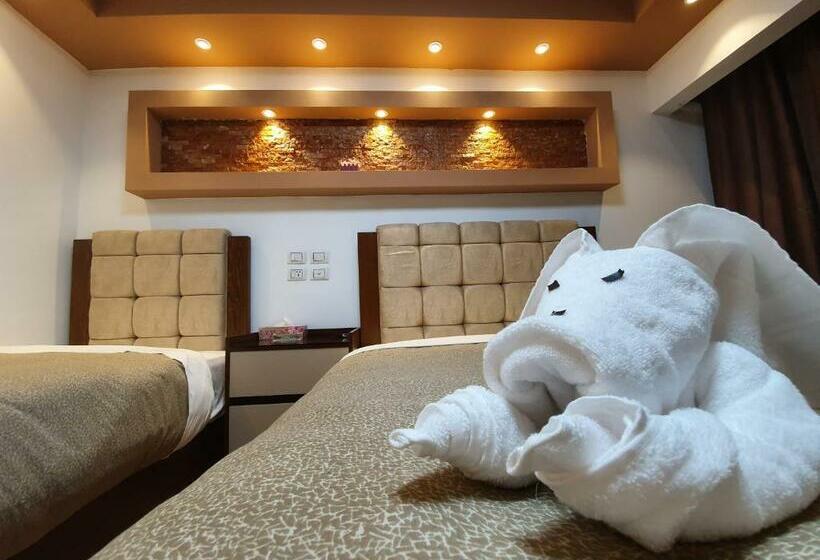 هتل Garden Season