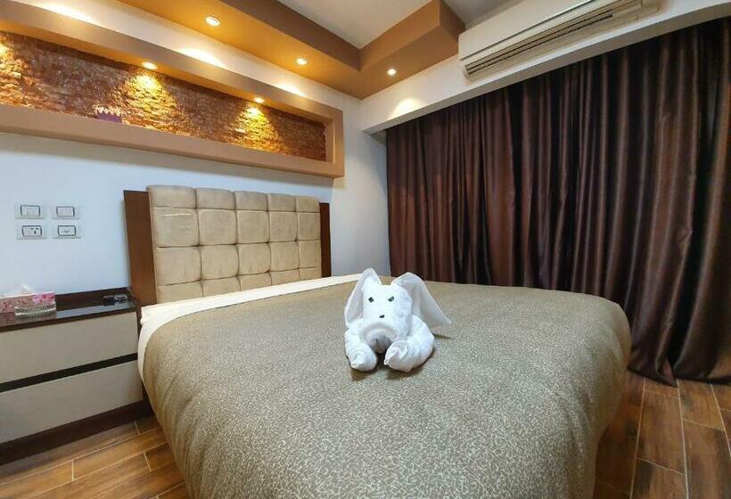 هتل Garden Season