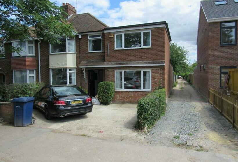 پانسیون The Cambridge Suites   Tas Accommodations