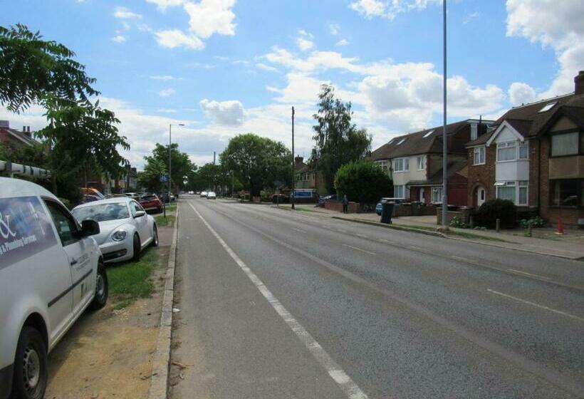 پانسیون The Cambridge Suites   Tas Accommodations