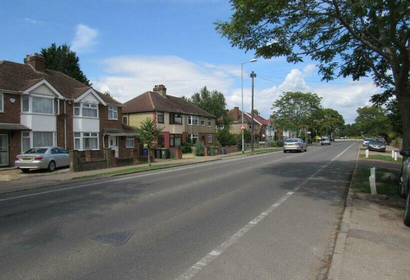 پانسیون The Cambridge Suites   Tas Accommodations