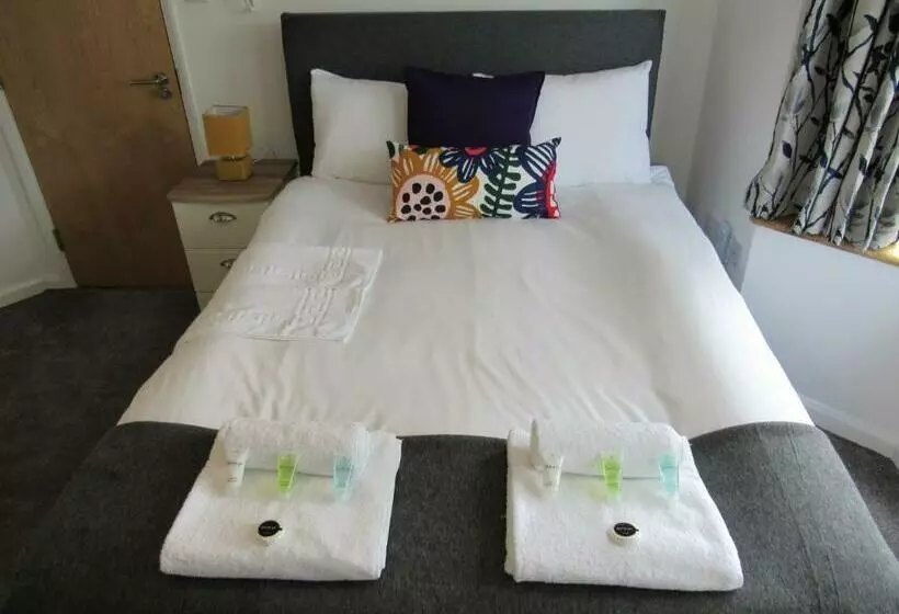 Majatalo The Cambridge Suites   Tas Accommodations