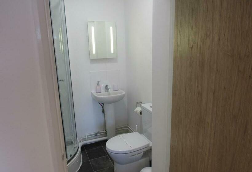 پانسیون The Cambridge Suites   Tas Accommodations