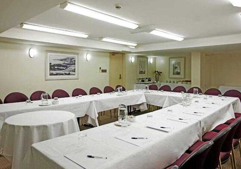 Coogee Sands Hotel & Apartments