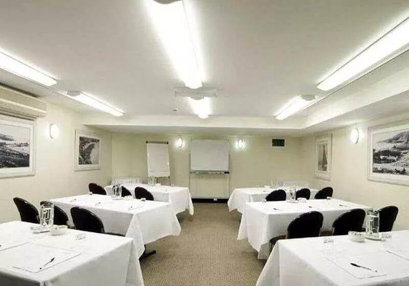 Coogee Sands Hotel & Apartments