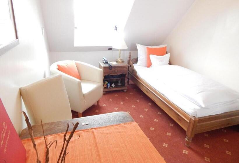 هتل Airport Fashion