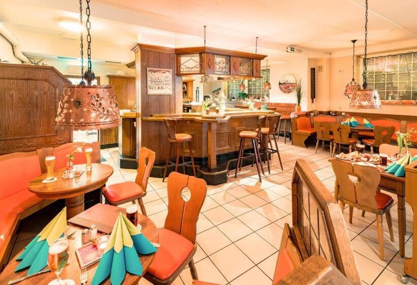 هتل Airport Fashion