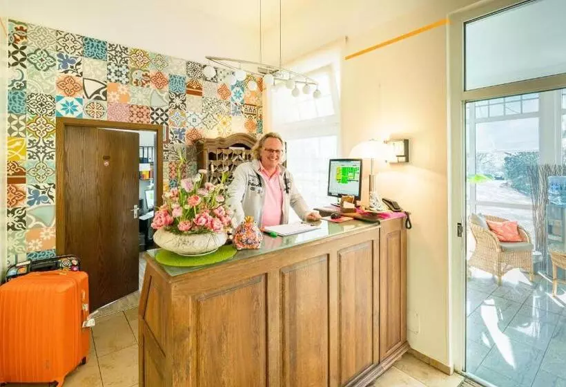 هتل Airport Fashion