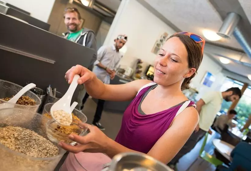 Отель Chalet Hostel @ Backpackers Villa Interlaken