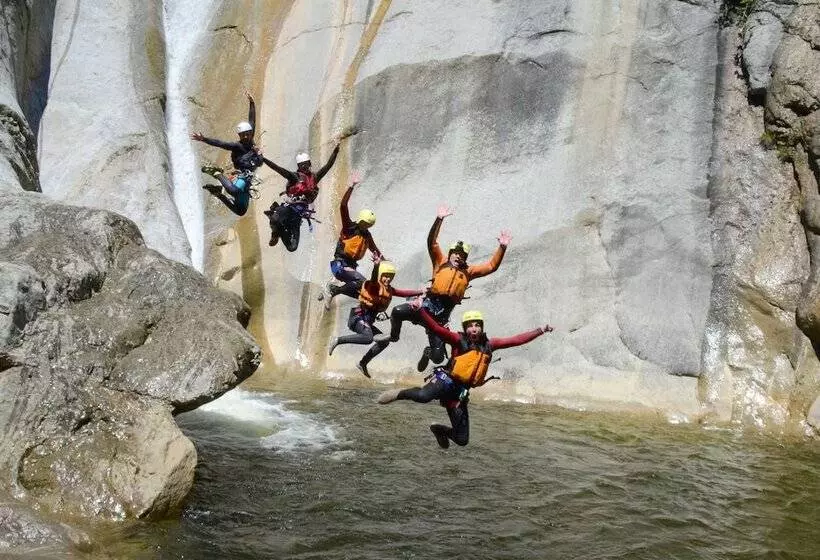 Отель Chalet Hostel @ Backpackers Villa Interlaken