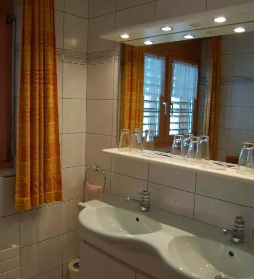 ホテル Gasthaus Schäfli