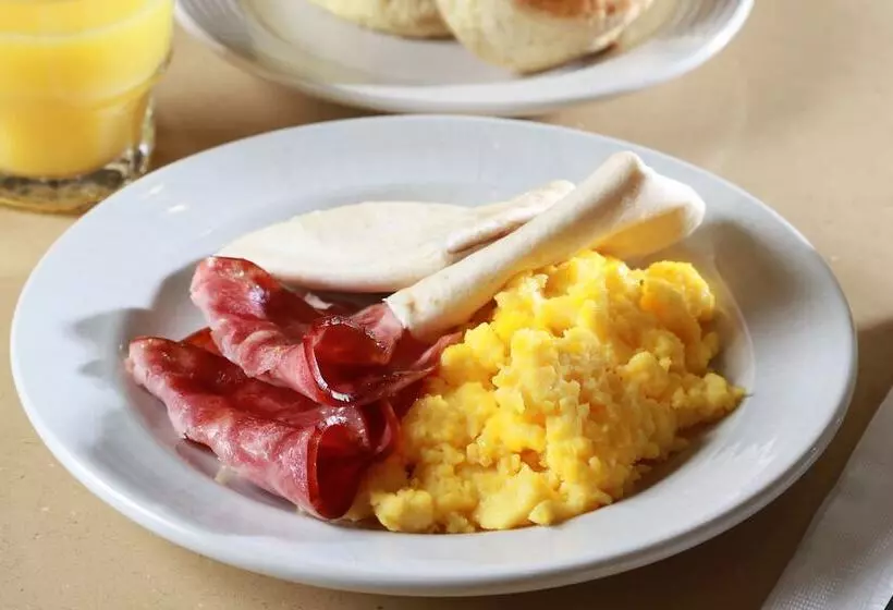 هتل Hampton By Hilton Chihuahua