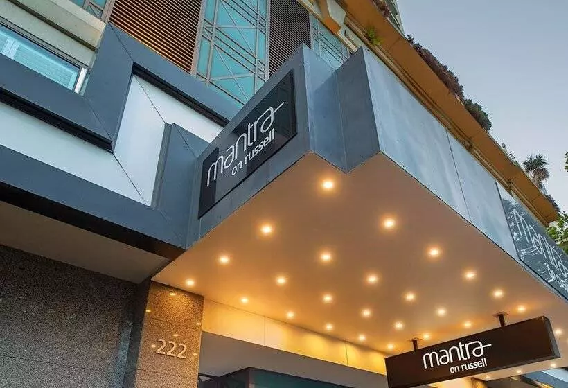 Отель Mantra On Russell