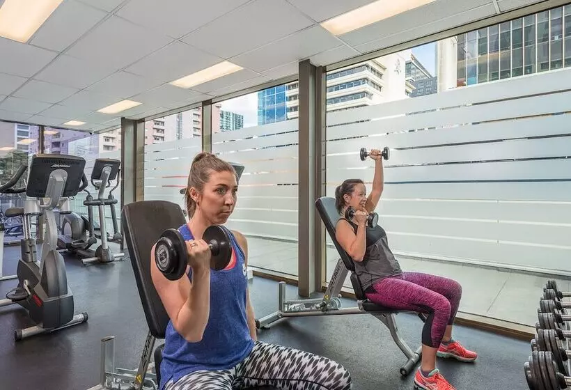 Отель Mantra On Russell