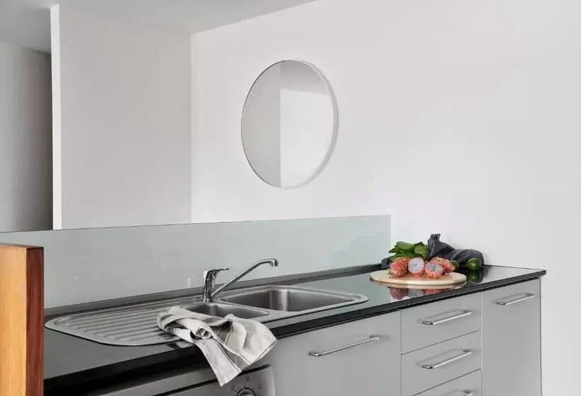 Punthill Apartment Hotel   Little Bourke