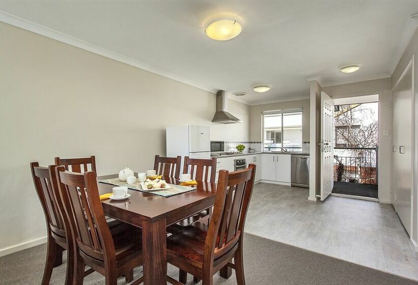 בית מלון כפרי Comfort Apartments South Perth
