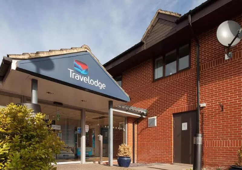 Отель Travelodge Newbury Tot Hill