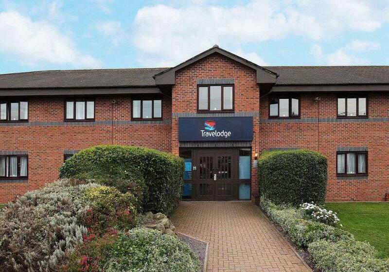 Отель Travelodge Stratford Alcester