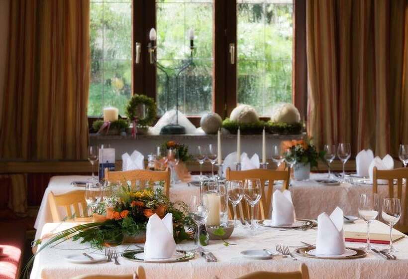 Отель Und Restaurant Landshuter Hof