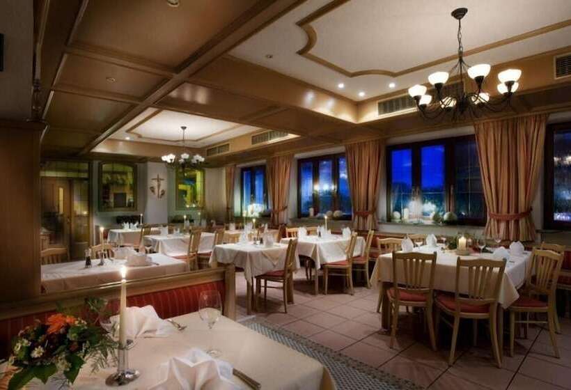 Отель Und Restaurant Landshuter Hof
