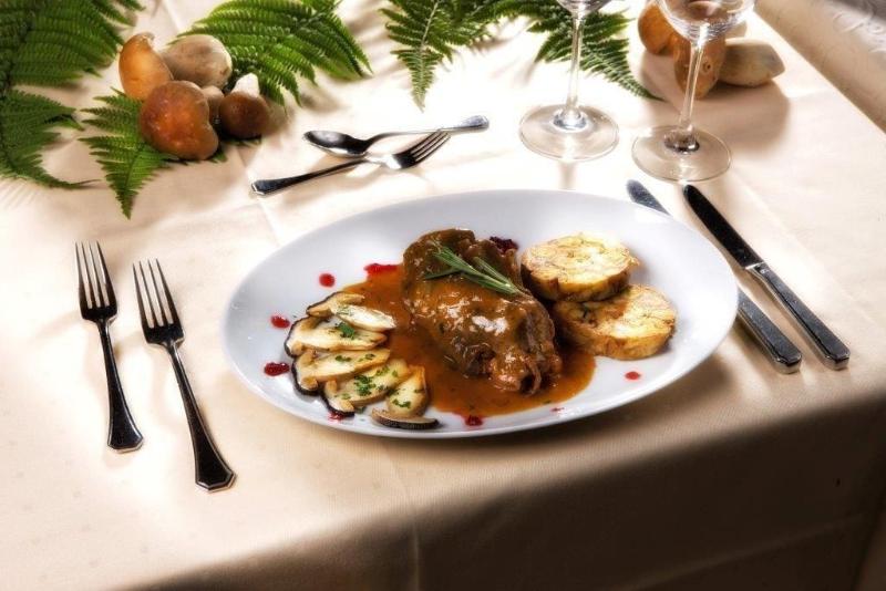 Отель Und Restaurant Landshuter Hof