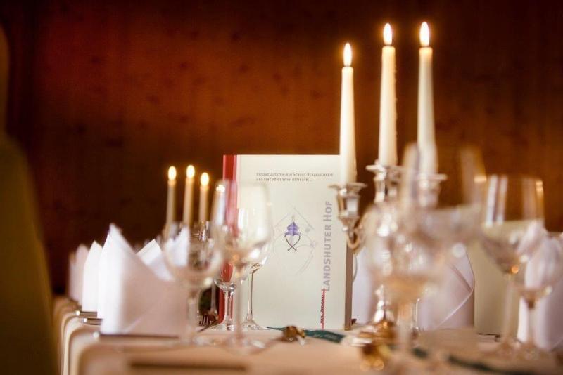 Отель Und Restaurant Landshuter Hof