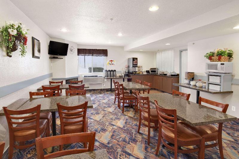 مُتل Super 8 By Wyndham Swift Current